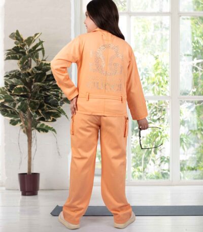 کت و شلوار کتان نوجوان رنگ گلبهی نمای پشت