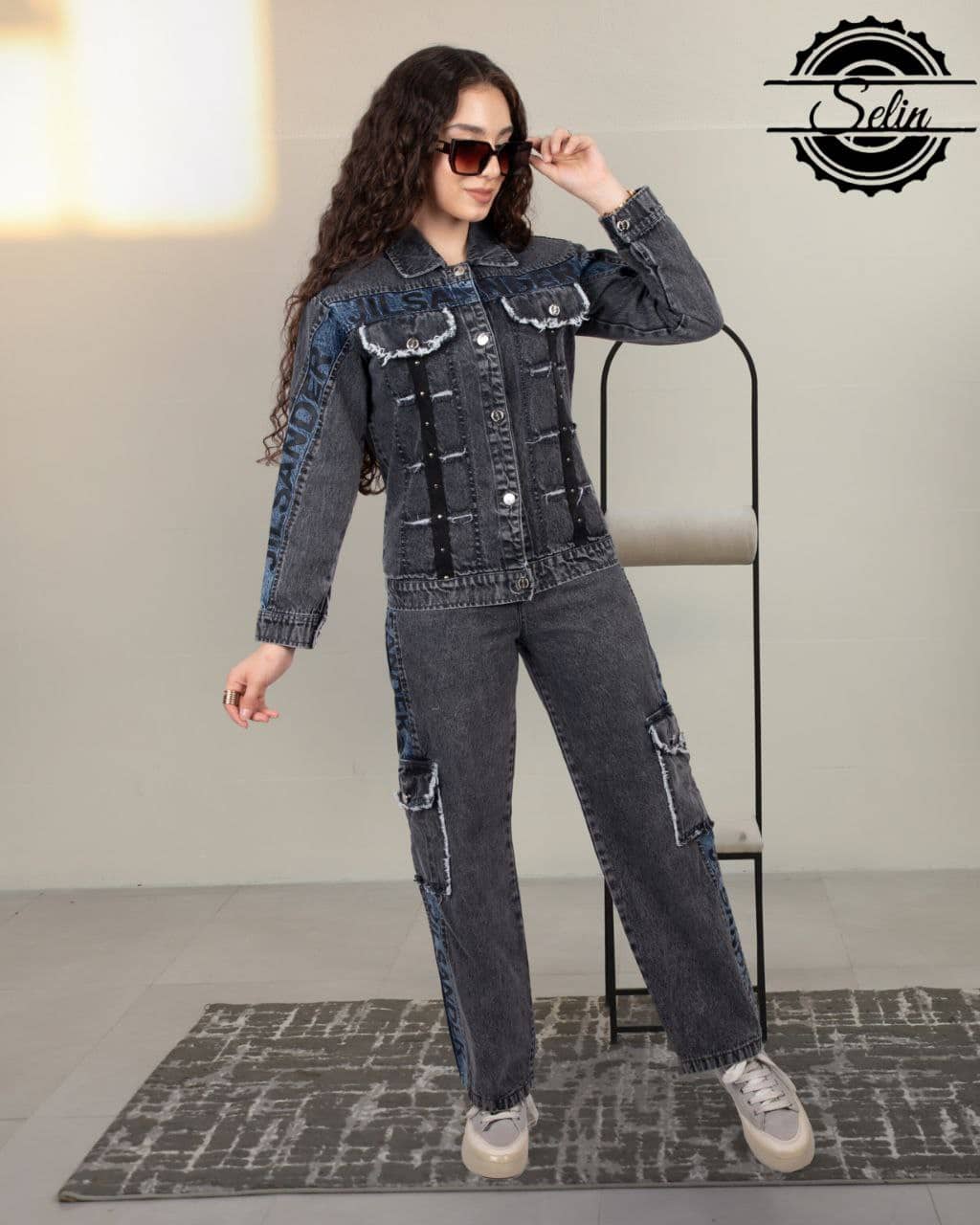 کت و شلوار جین نوجوان رنگ زغالی 1 کت و شلوار جین نوجوان رنگ زغالی مناسب ۸ تا ۱۴ سال